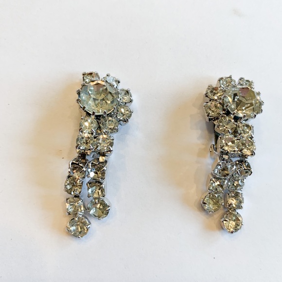 Vintage Rhinestone necklace and Earrings Set. - Picture 4 of 11